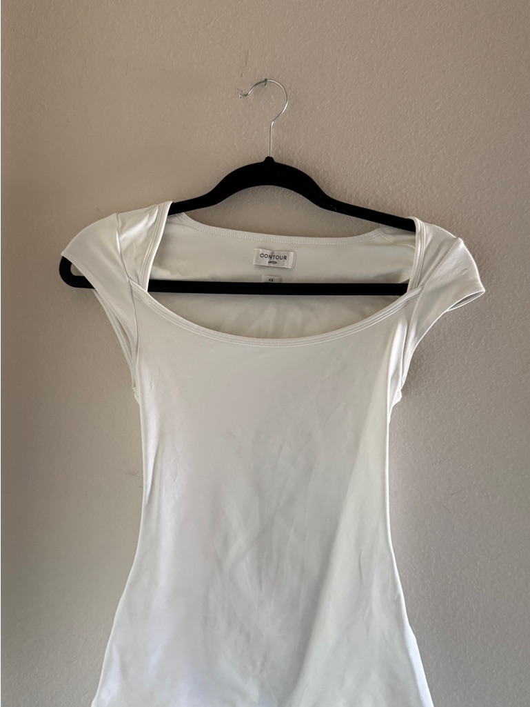 Aritzia Women's White Scoop Neck Top